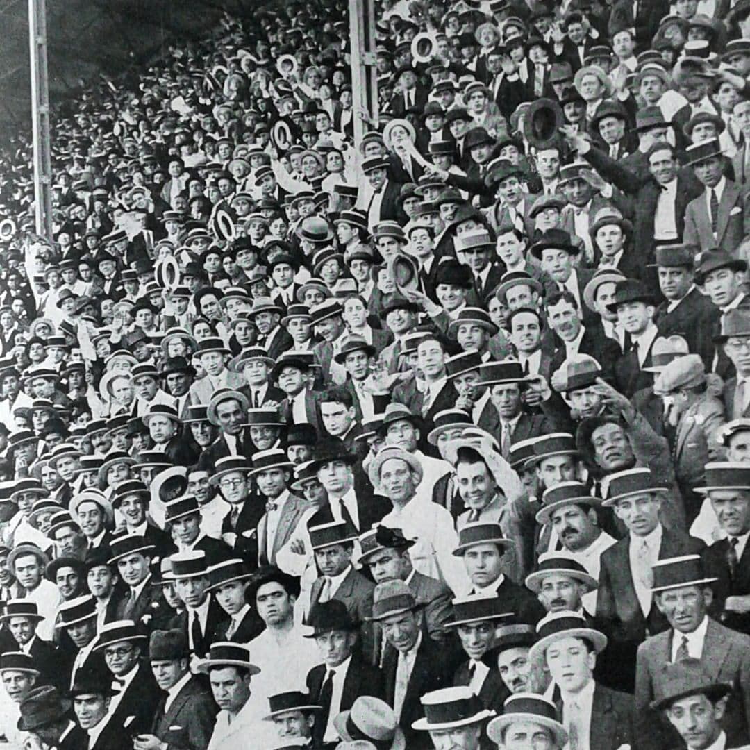 Photo de fans dans les tribunes au stade Boca Juniors